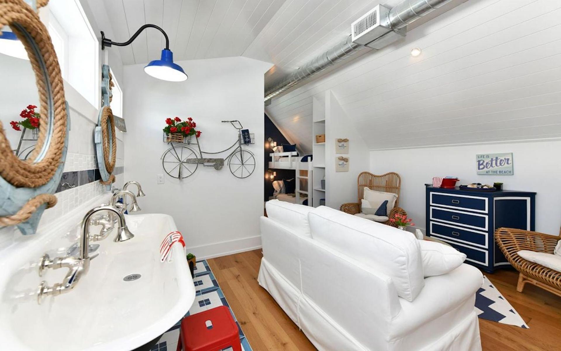 Holiday home A Shore Thing - Second To None Spacious Waterfront Luxury Dock Pool Rooftop Water Views