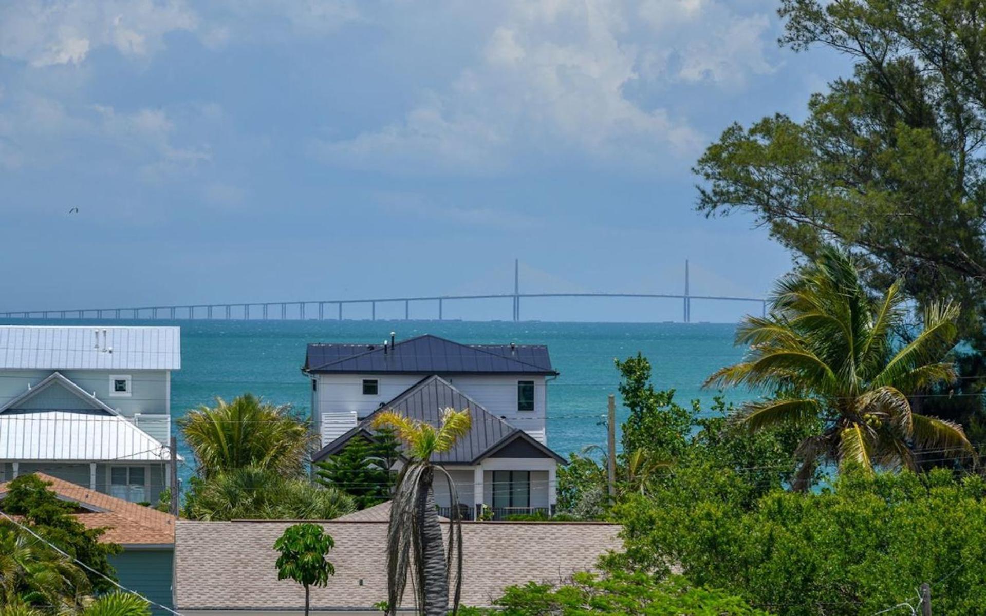 A Shore Thing - Second To None Spacious Waterfront Luxury Dock Pool Rooftop Water Views Holiday home Anna Maria
