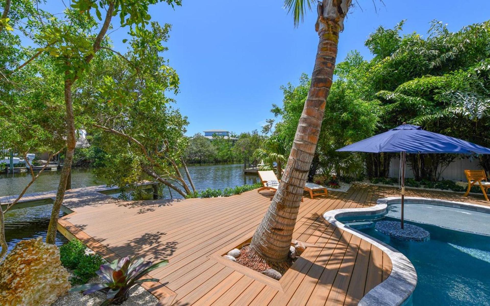 Holiday home A Shore Thing - Second To None Spacious Waterfront Luxury Dock Pool Rooftop Water Views