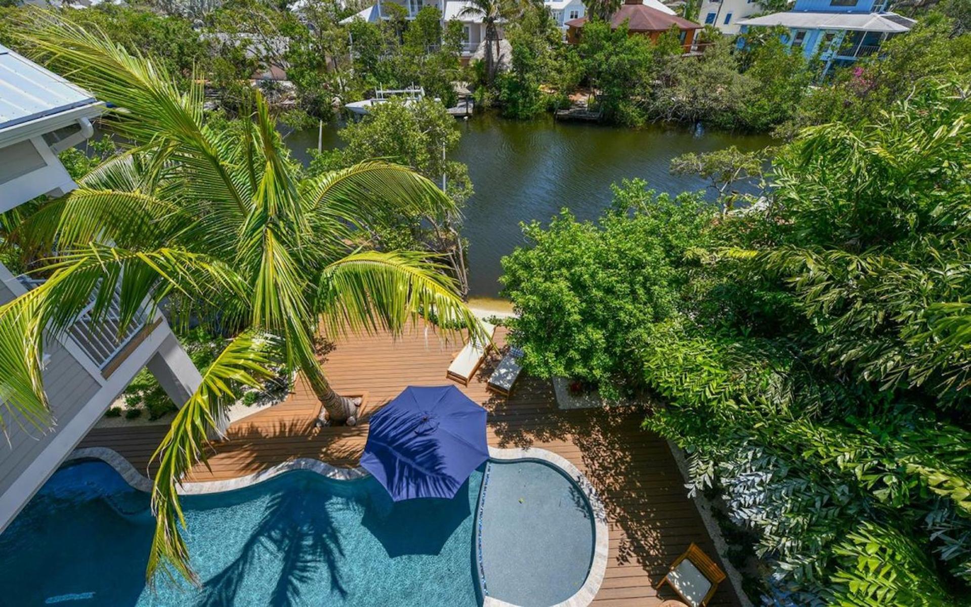 Holiday home A Shore Thing - Second To None Spacious Waterfront Luxury Dock Pool Rooftop Water Views *