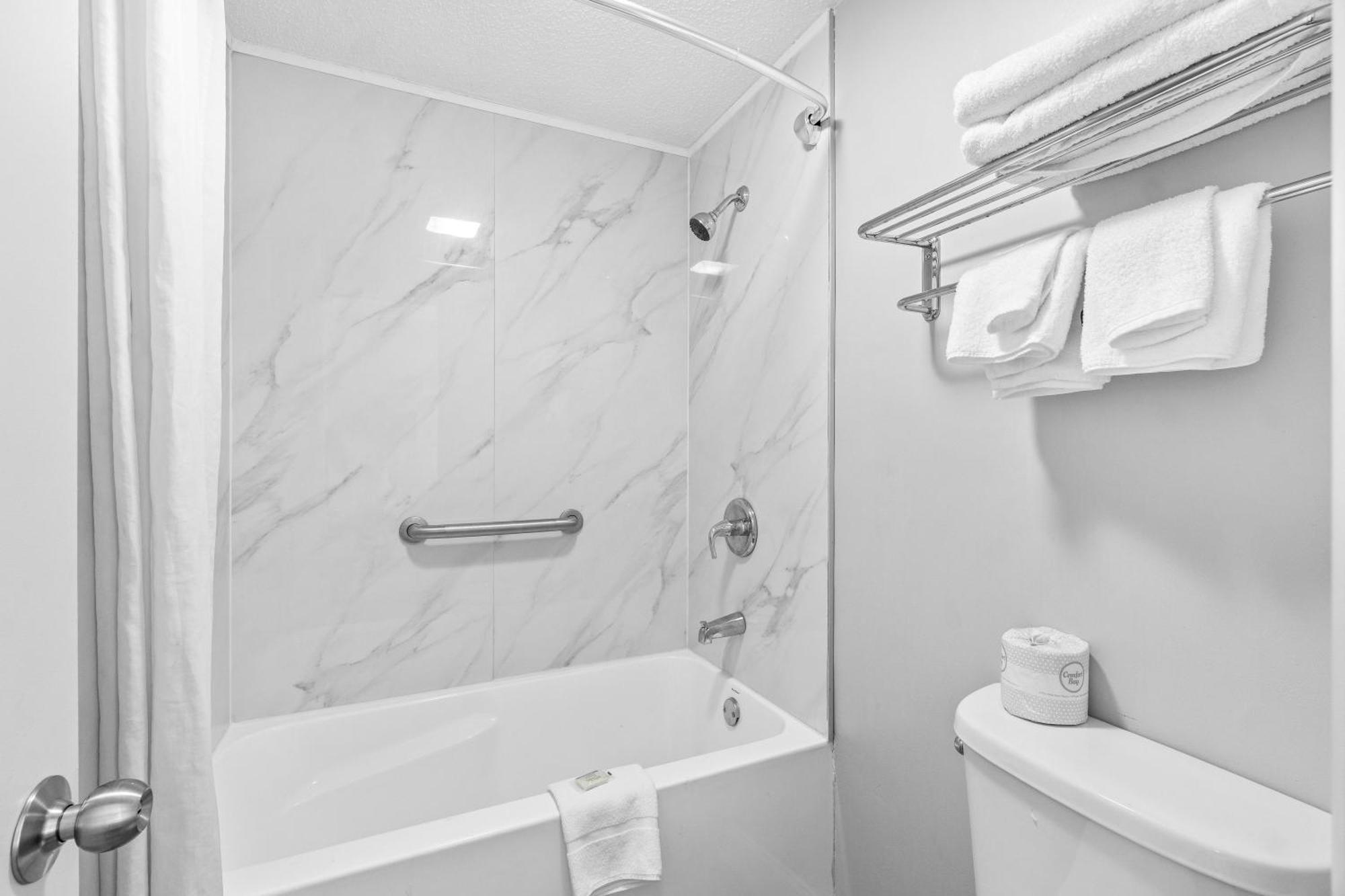 Super 8 By Wyndham West Palm Lantana