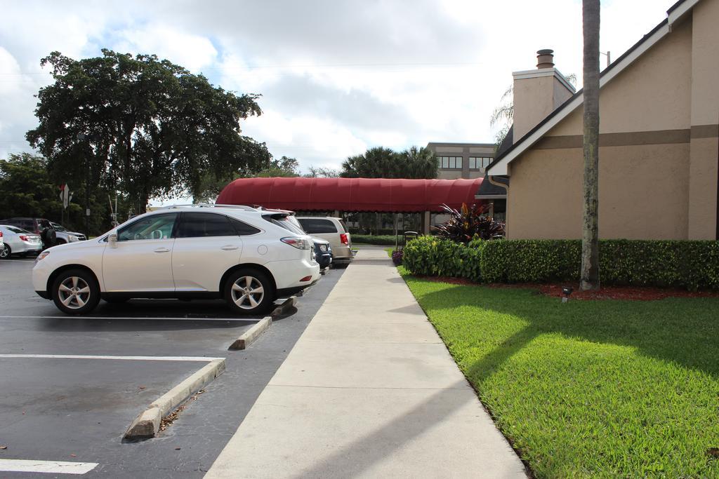 Hotel & Miami Airport West Doral