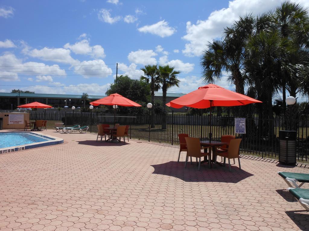 Ramada By Wyndham Orlando South Hotel 3*