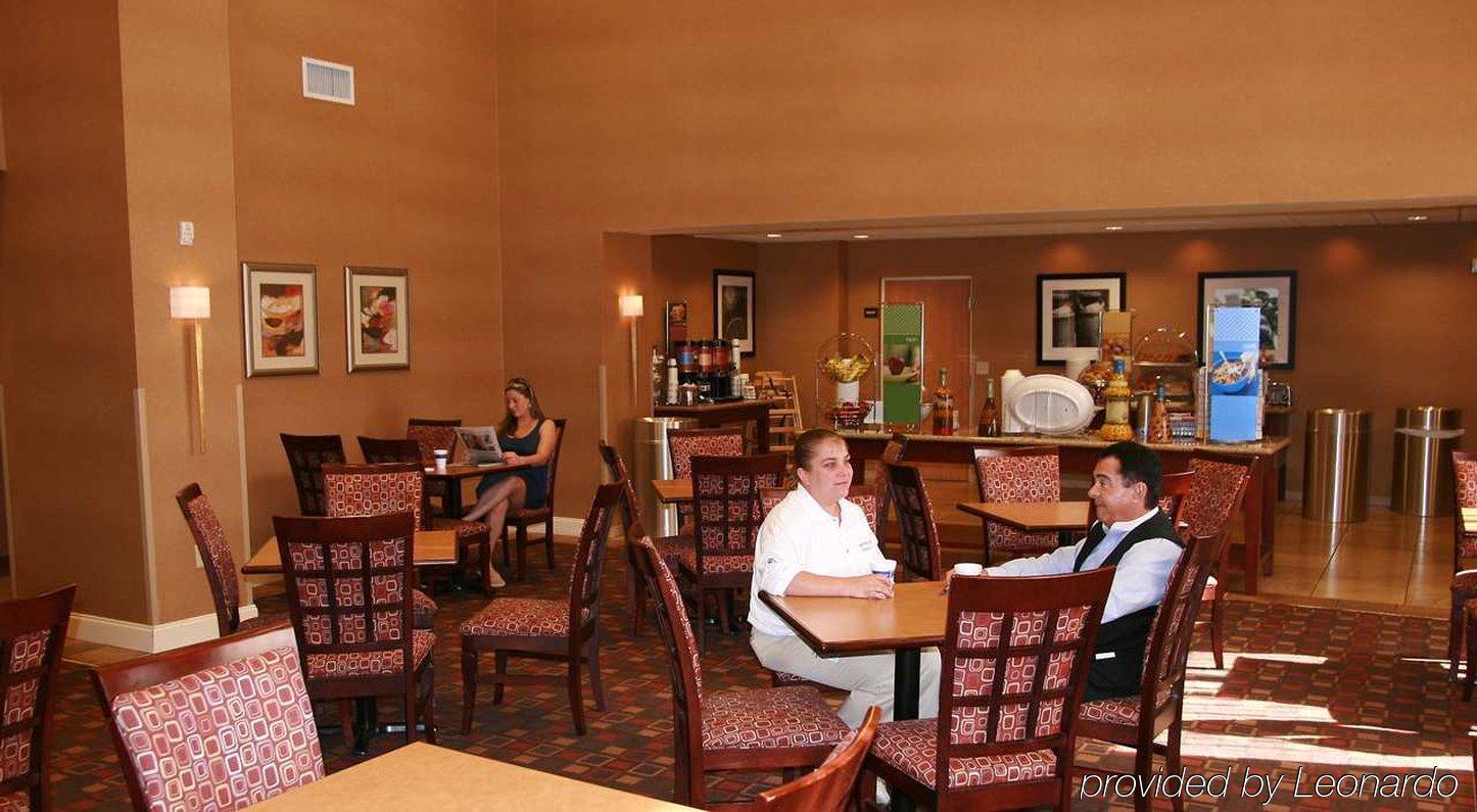 Hampton & Hotel Largo