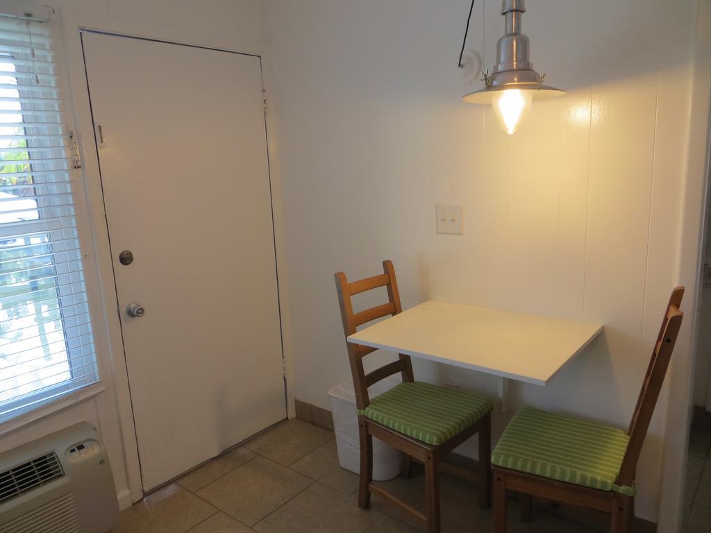 Dolphin Hotel 2*