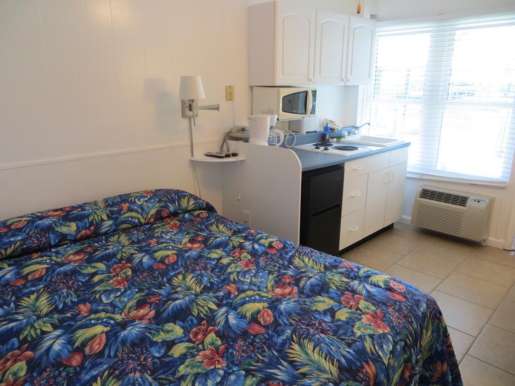 Dolphin Hotel 2*