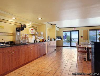 Super 8 By Wyndham Naples