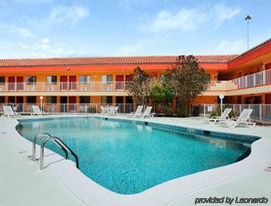 Super 8 By Wyndham Naples