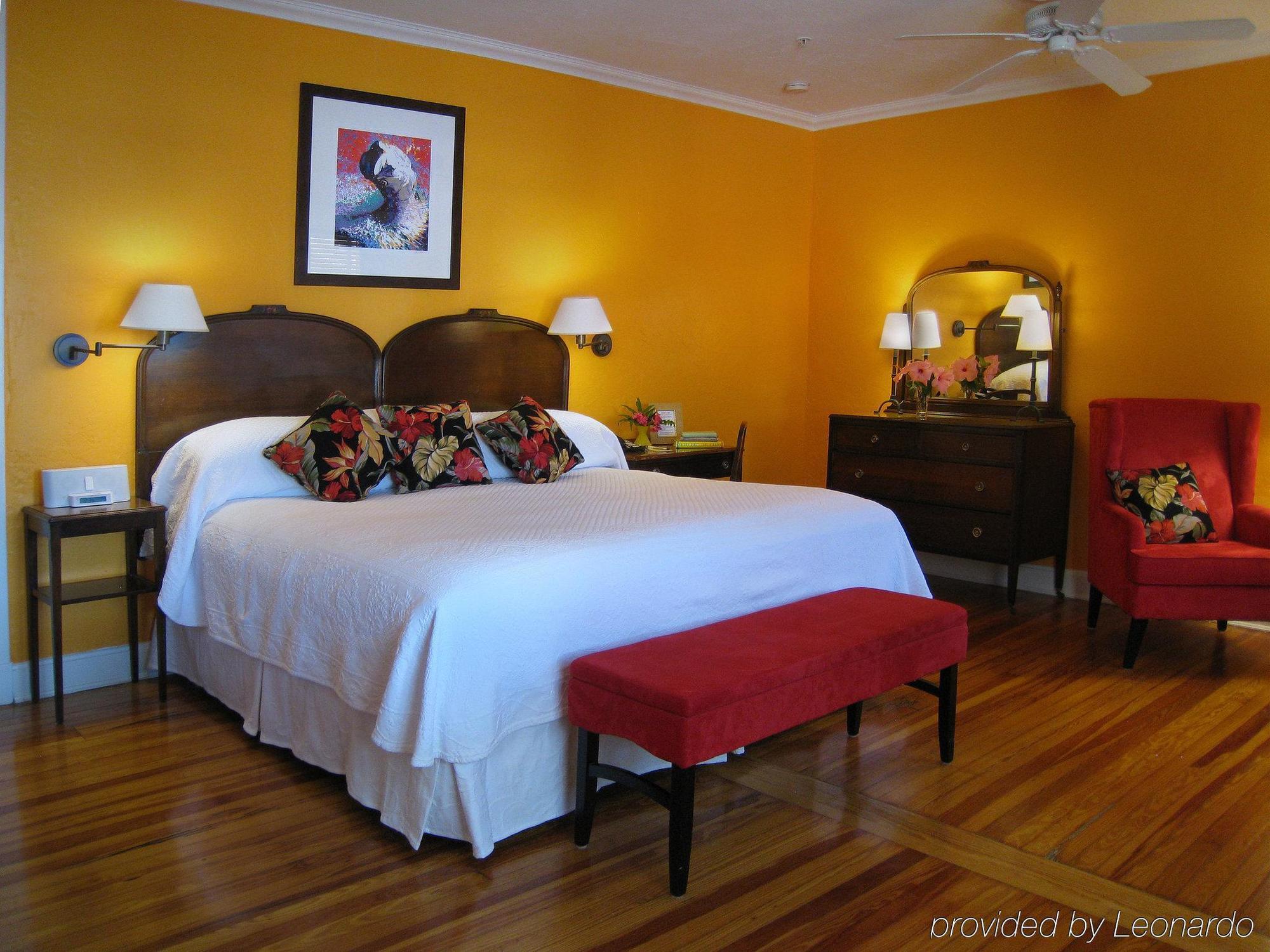 Colony & Club Hotel