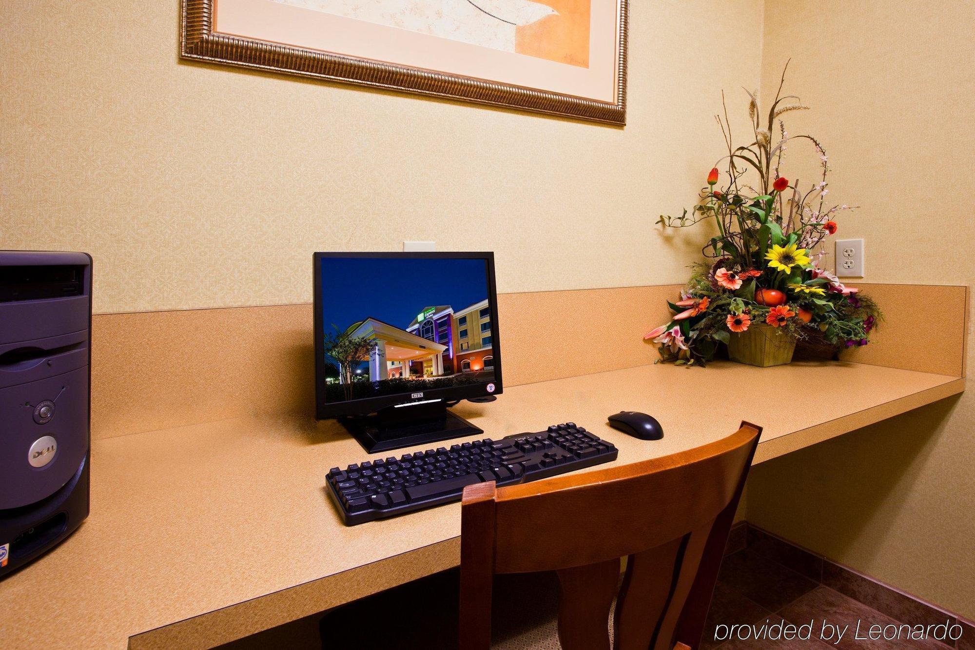 Express & Tampa-fairgrounds-casino By Ihg