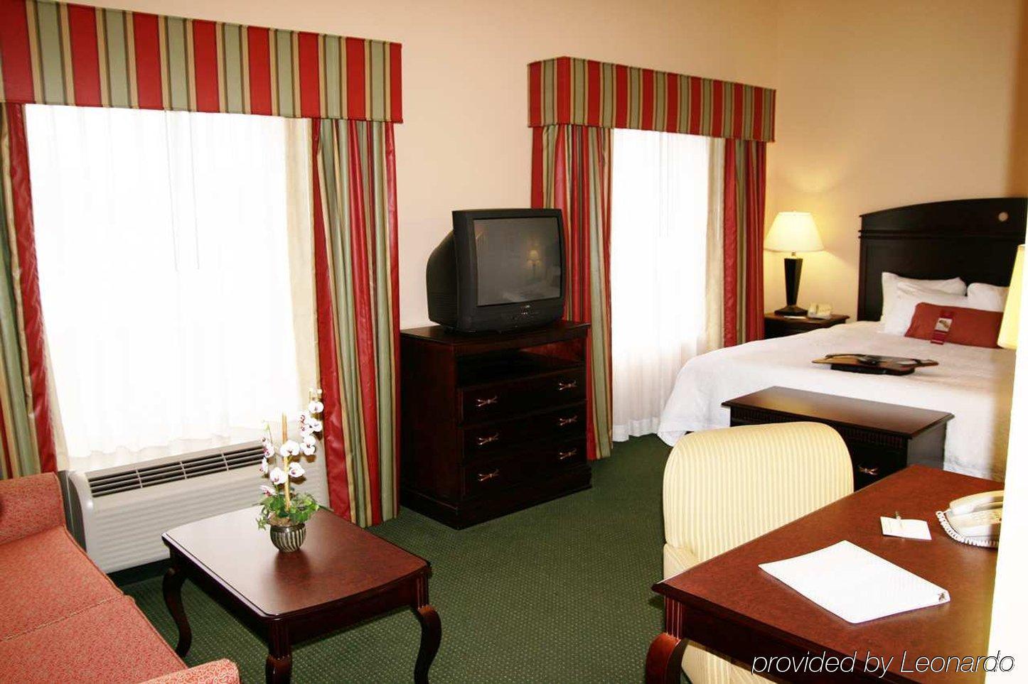 Hotel Hampton & I-10 N At Town Plaza