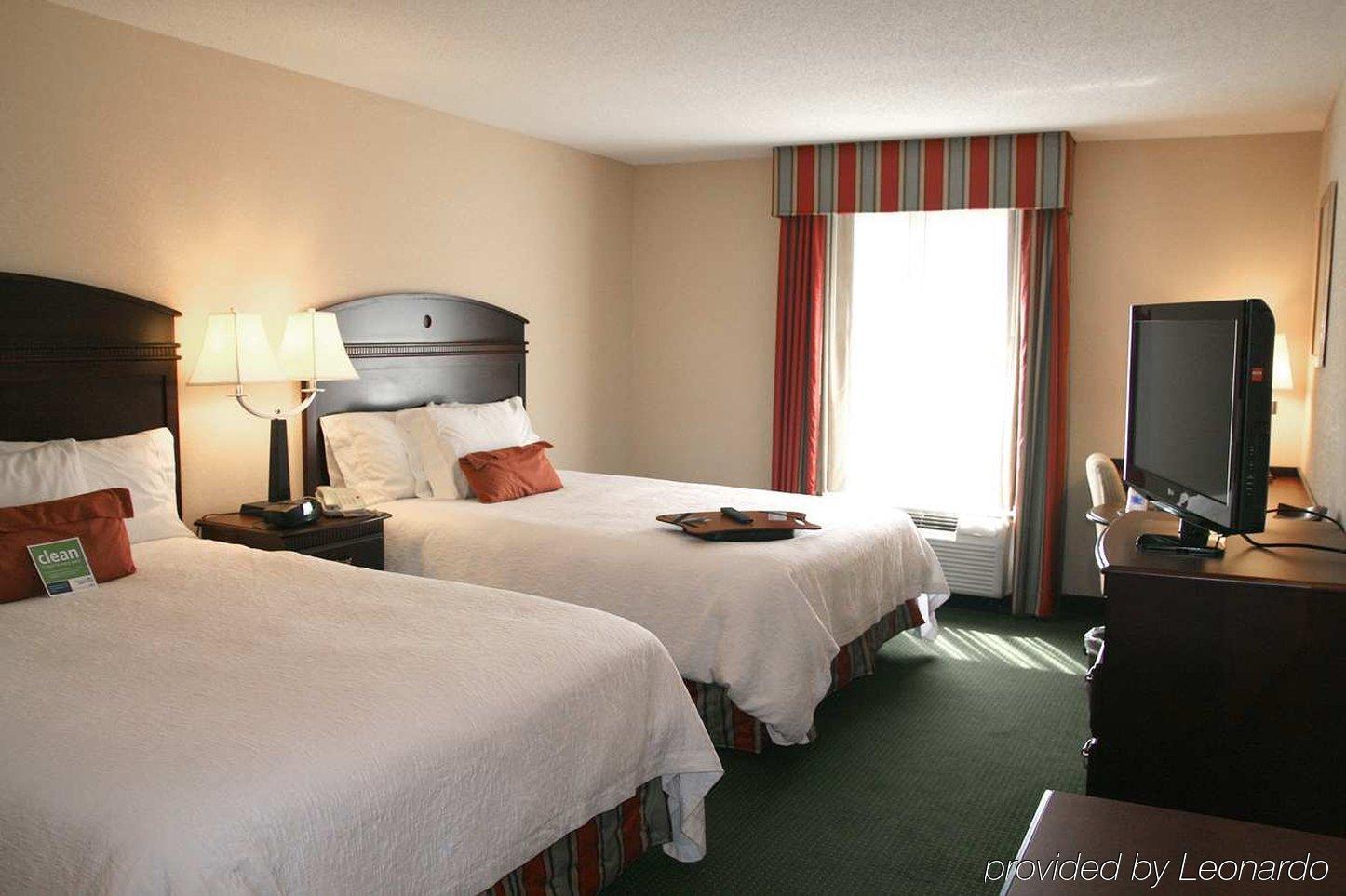 Hampton & I-10 N At Town Plaza Hotel Pensacola