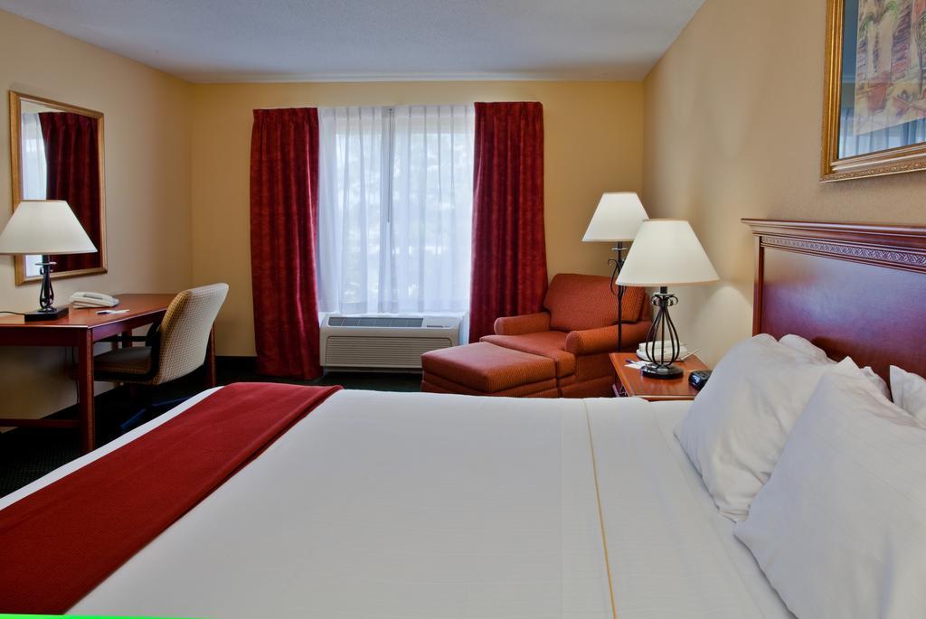 Hotel Express & West, An Ihg Brooksville