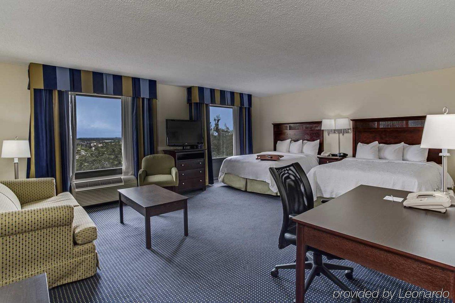 Hampton & Hotel 3*