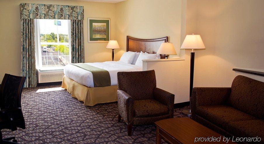 Express East By Ihg Hotel 3*