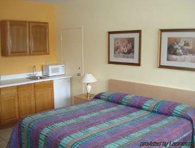 Knights Hallandale Hotel 2*