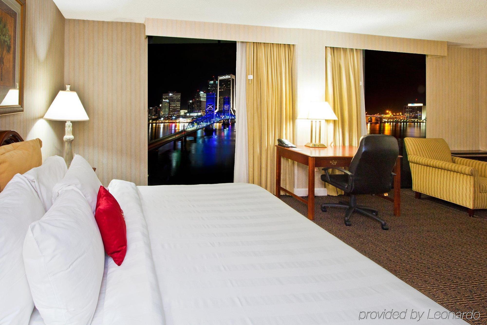 Doubletree By Hilton Riverfront, Fl 4*