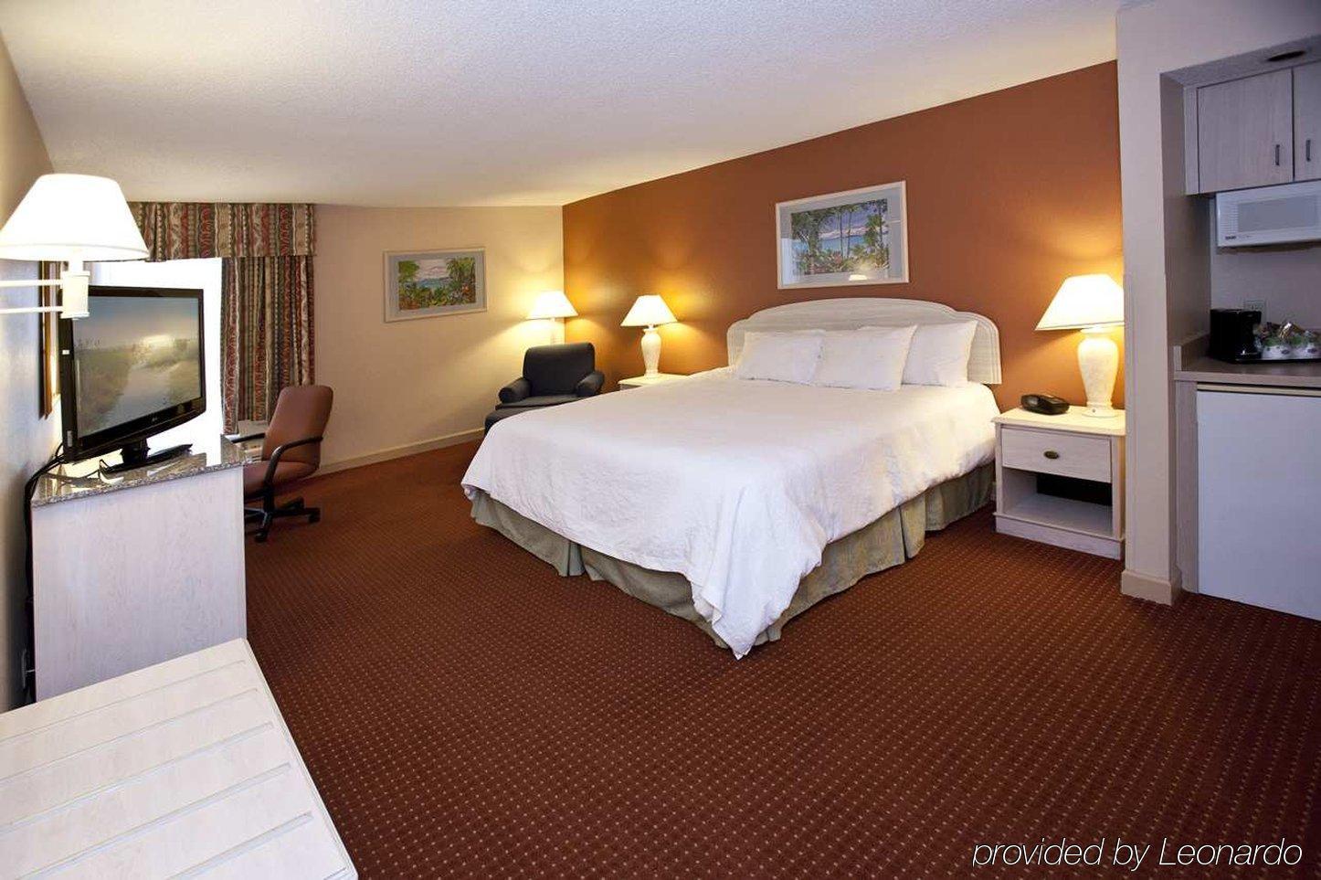 Hampton I-75 Bee Ridge Hotel 3*