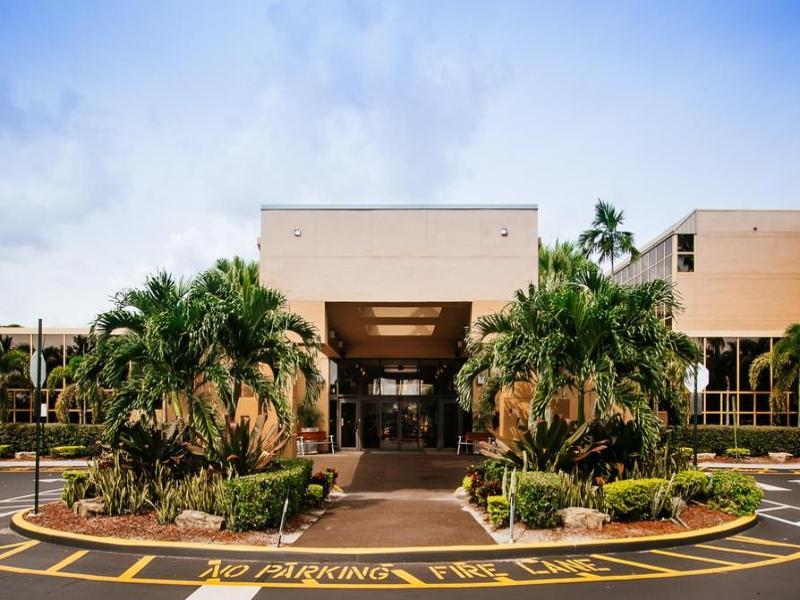 Hotel Sawgrass Grand And Sports Complex Sunrise
