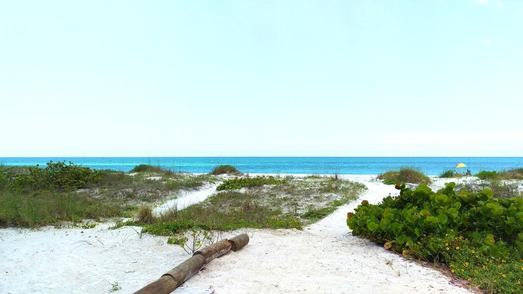 Apartment Sun N Fun Beachfront Vacation *