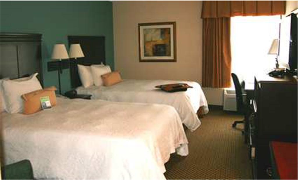 Hotel Country & By Radisson, I-95 South, Fl 3*