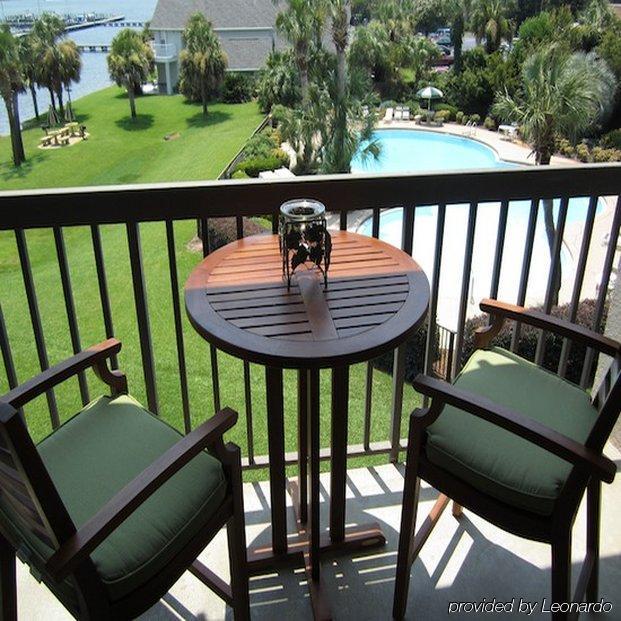 Hotel Pirates Bay Guest Chambers And Marina