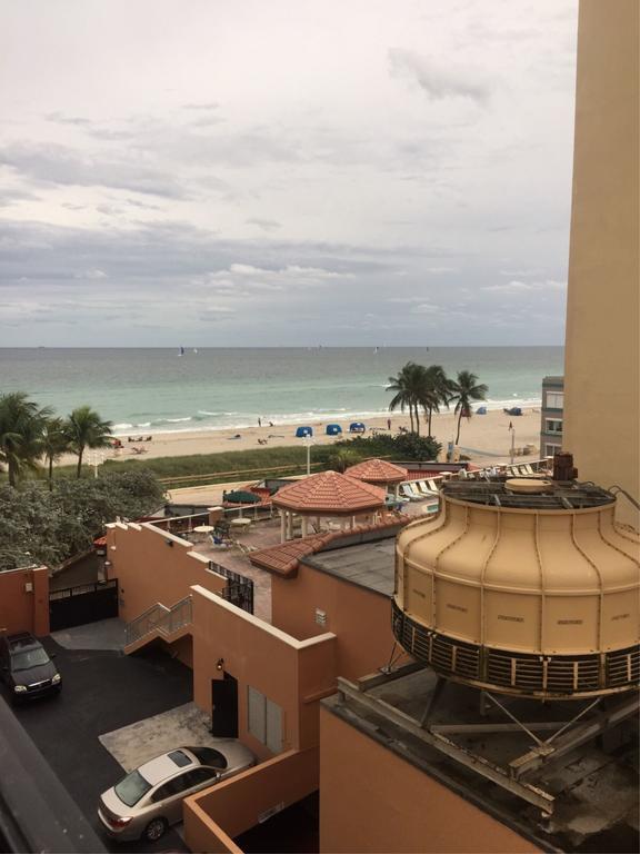 Beachfront W/pool Hollywood