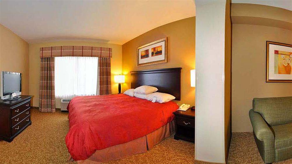 Country & By Radisson, West, Fl