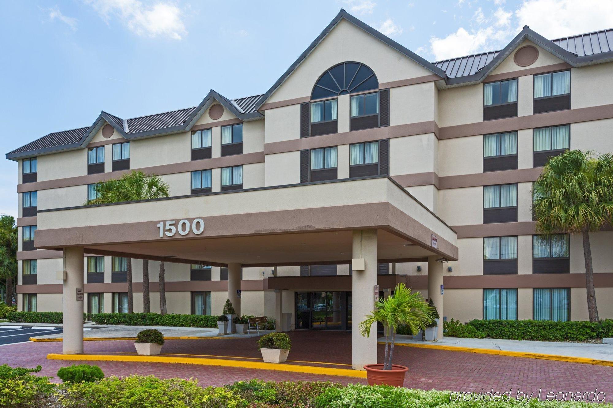 Hotel Express Lauderdale North - Executive Airport By Ihg