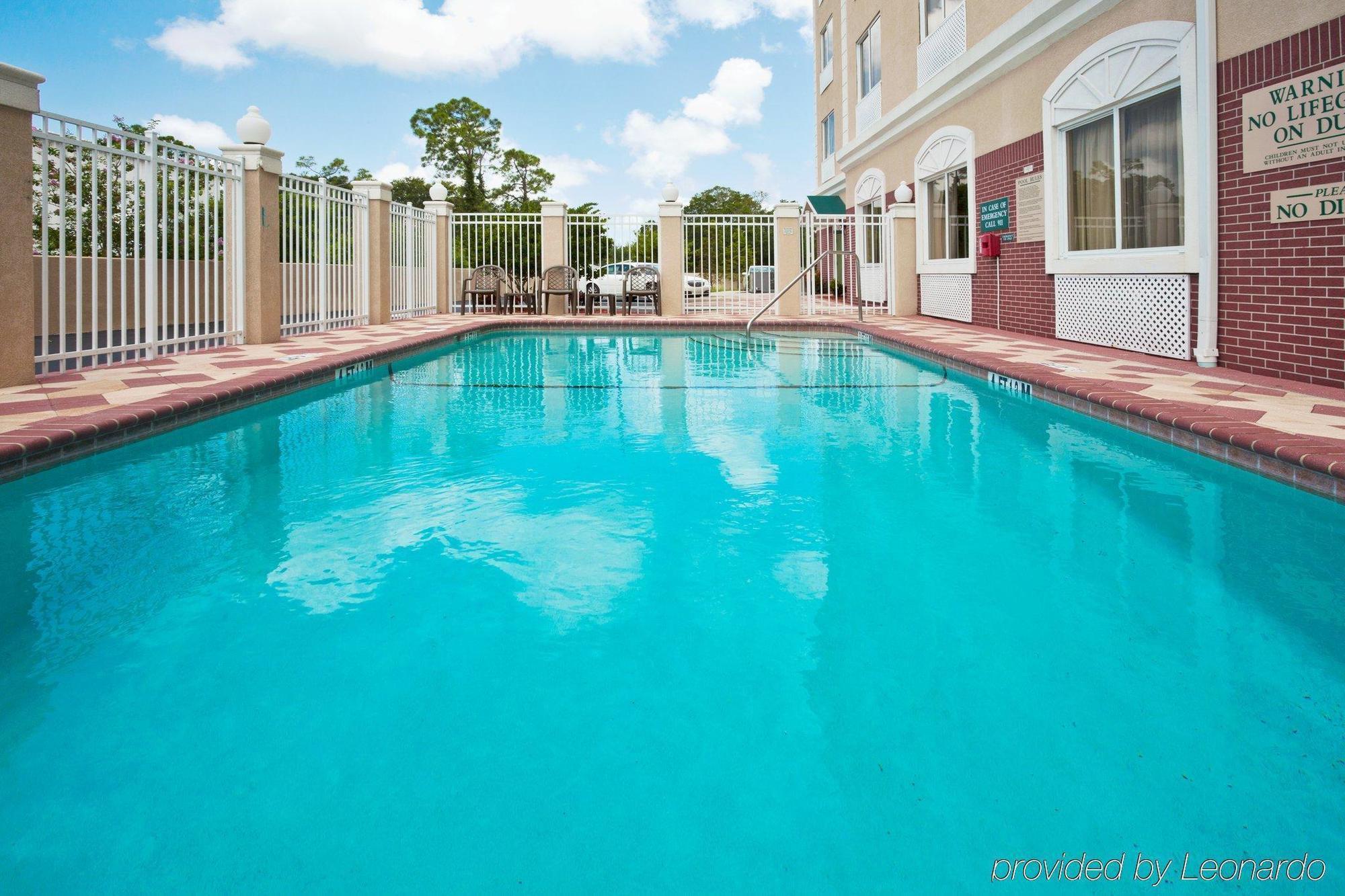 Country & By Radisson, St Petersburg - Clearwater, Fl 3*