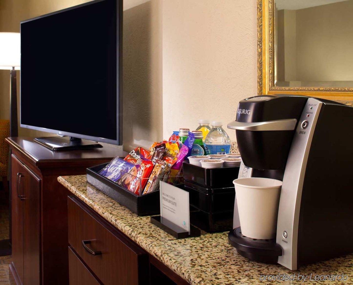 Embassy By Hilton Palm Gardens Pga Boulevard 4*