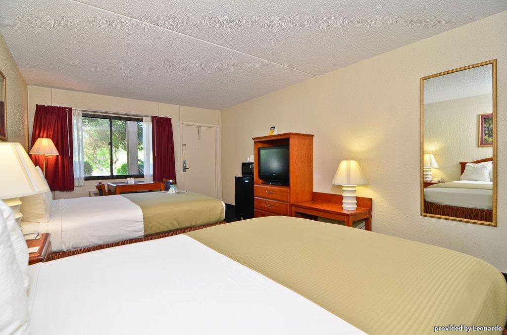 Western Crossroads Hotel
