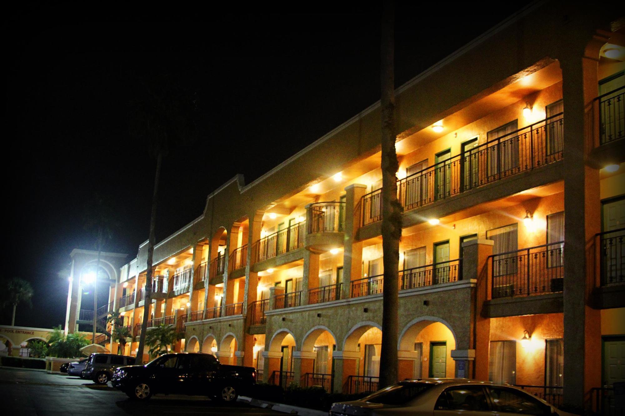 Ramada By Wyndham Downtown Hotel Kissimmee