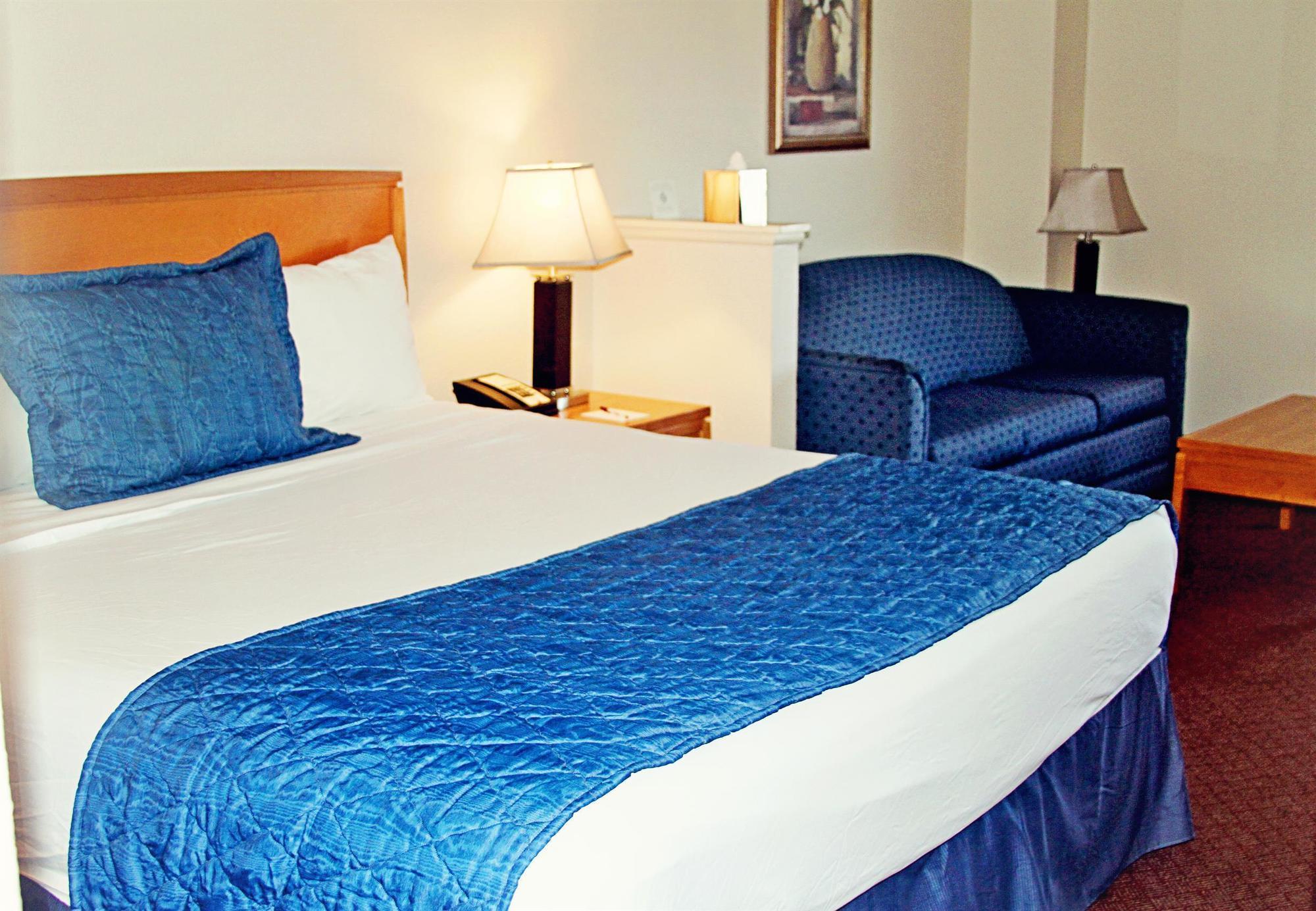 Ramada By Wyndham Downtown Hotel