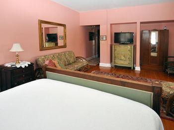 Sea Breeze Manor Bed & Breakfast St. Petersburg