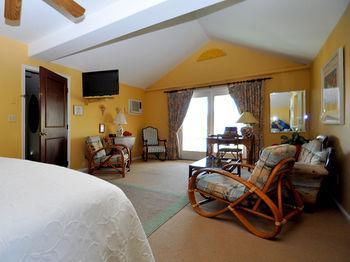 Sea Breeze Manor Bed & Breakfast