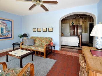 Sea Breeze Manor Bed & Breakfast 3*