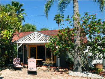 Sea Breeze Manor Bed & Breakfast St. Petersburg