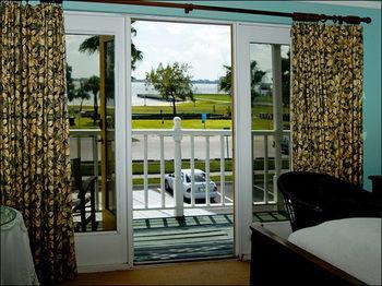 Sea Breeze Manor Bed & Breakfast 3*
