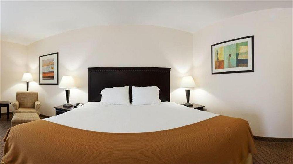 Express By Ihg Hotel 2*