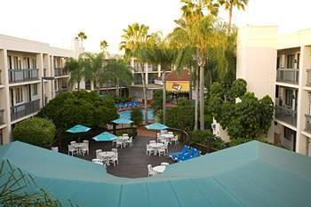 Baymont By Wyndham Near Busch Gardens 2* Tampa