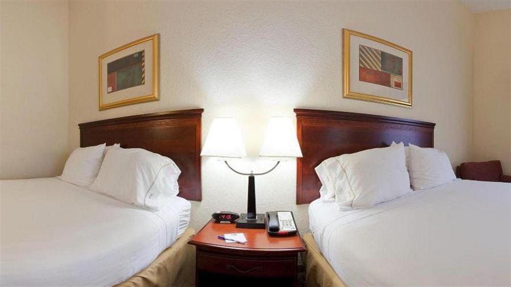 Express North / I-275 By Ihg Hotel 2*