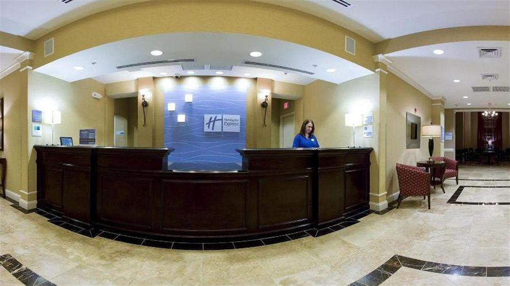 Express & South I-10 By Ihg Hotel 3*