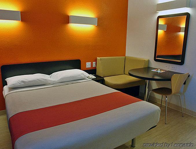 6 Dania Hotel 2*