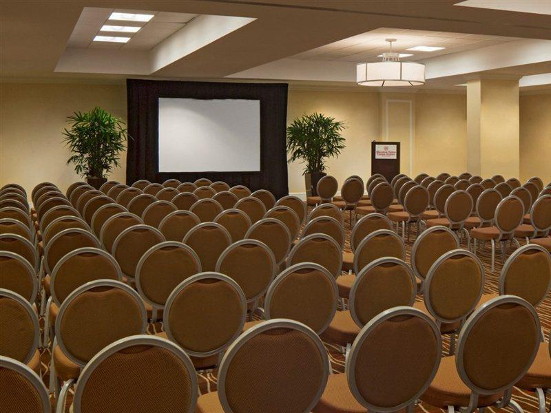 Hotel Four Points By Sheraton Airport Westshore 3*