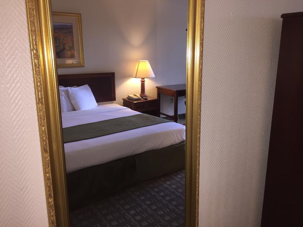 Hotel Sawgrass & Conference Center 2*