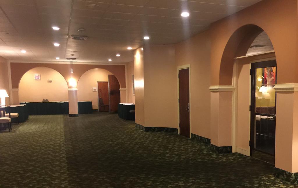 Hotel Sawgrass & Conference Center 2*