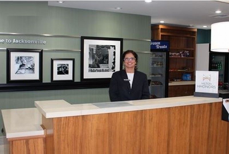Hotel Country & By Radisson, I-95 South, Fl 3*