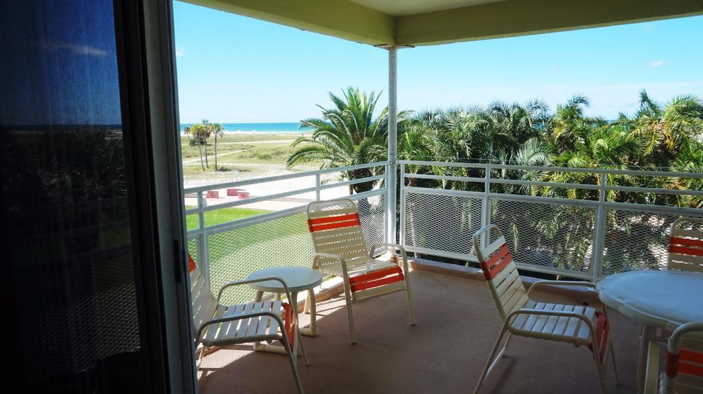 Tropic Terrace Of Treasure Island Hotel