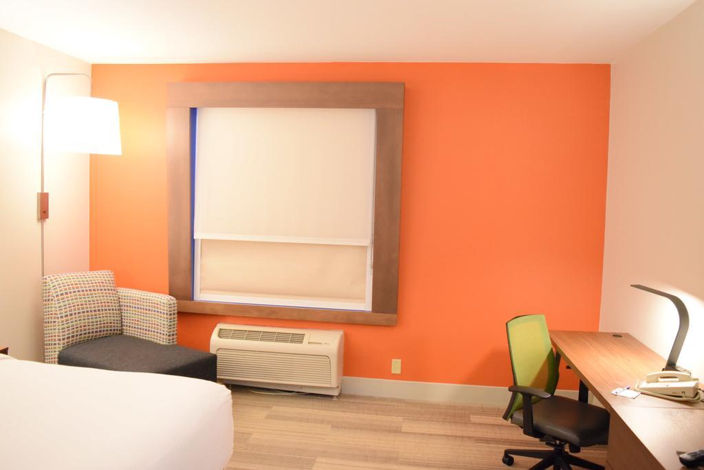 Hotel Express & Pensacola West I-10 By Ihg 2*